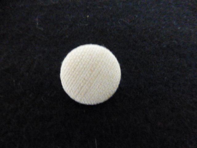White Linen Covered Small button (no. 00737)