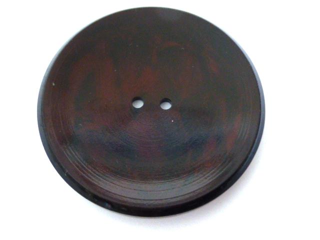 Crimson Black Giant Galalith button (no.01223)