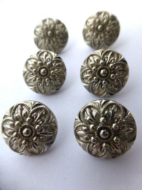 Silver Metallic Flower Set of 6 buttons