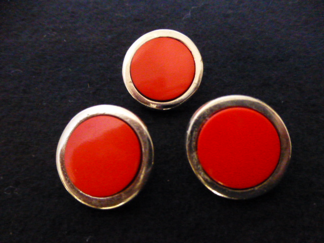 Silver Metal Frame Bright Coral Centre Set of 3 buttons