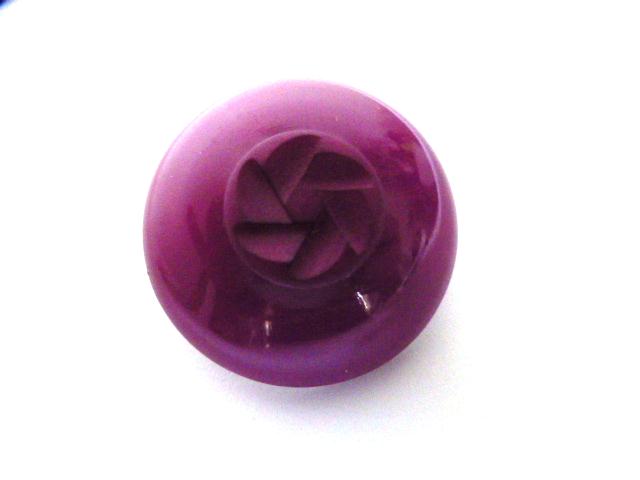 Magenta Flower Centre Dome Set of 4 buttons