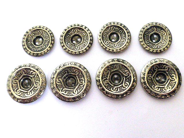Silver Metal Detailed Large and Small Set of 8 buttons