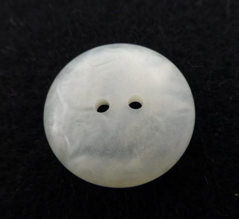 Freshwater Mother of Pearl Small button (no. 00444)